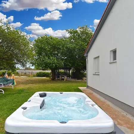Сasa de vacaciones Mit Privatpool Fuer 6 Personen Ca 85 Qm In Pula, Istrien Istrische Riviera