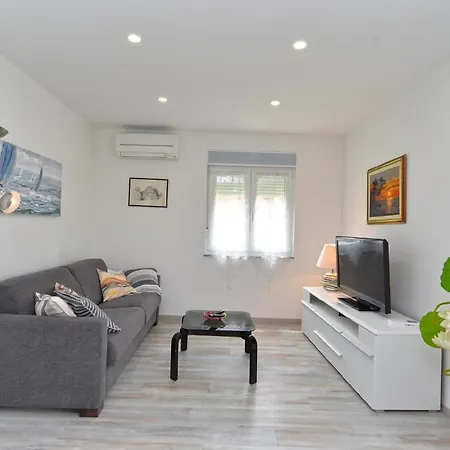 Holiday home Mit Privatpool Fuer 6 Personen Ca 85 Qm In Pula, Istrien Istrische Riviera Pula