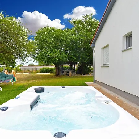Holiday home Mit Privatpool Fuer 6 Personen Ca 85 Qm In Pula, Istrien Istrische Riviera *