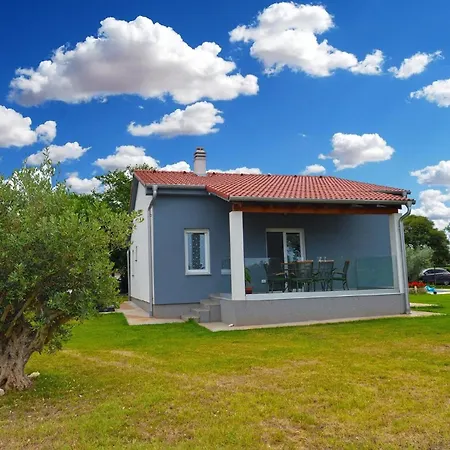 Mit Privatpool Fuer 6 Personen Ca 85 Qm In Pula, Istrien Istrische Riviera