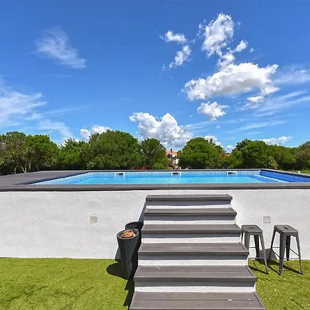 Mit Privatpool Fuer 6 Personen Ca 85 Qm In Pula, Istrien Istrische Riviera *