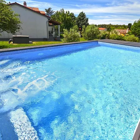 Holiday home Mit Privatpool Fuer 6 Personen Ca 85 Qm In Pula, Istrien Istrische Riviera *