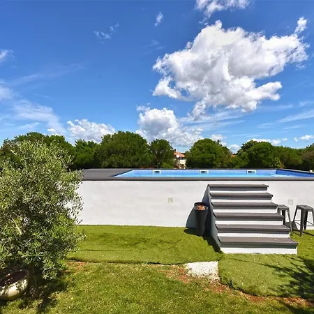Mit Privatpool Fuer 6 Personen Ca 85 Qm In Pula, Istrien Istrische Riviera