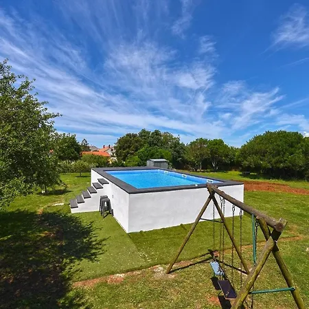 Mit Privatpool Fuer 6 Personen Ca 85 Qm In Pula, Istrien Istrische Riviera Nyaraló Póla